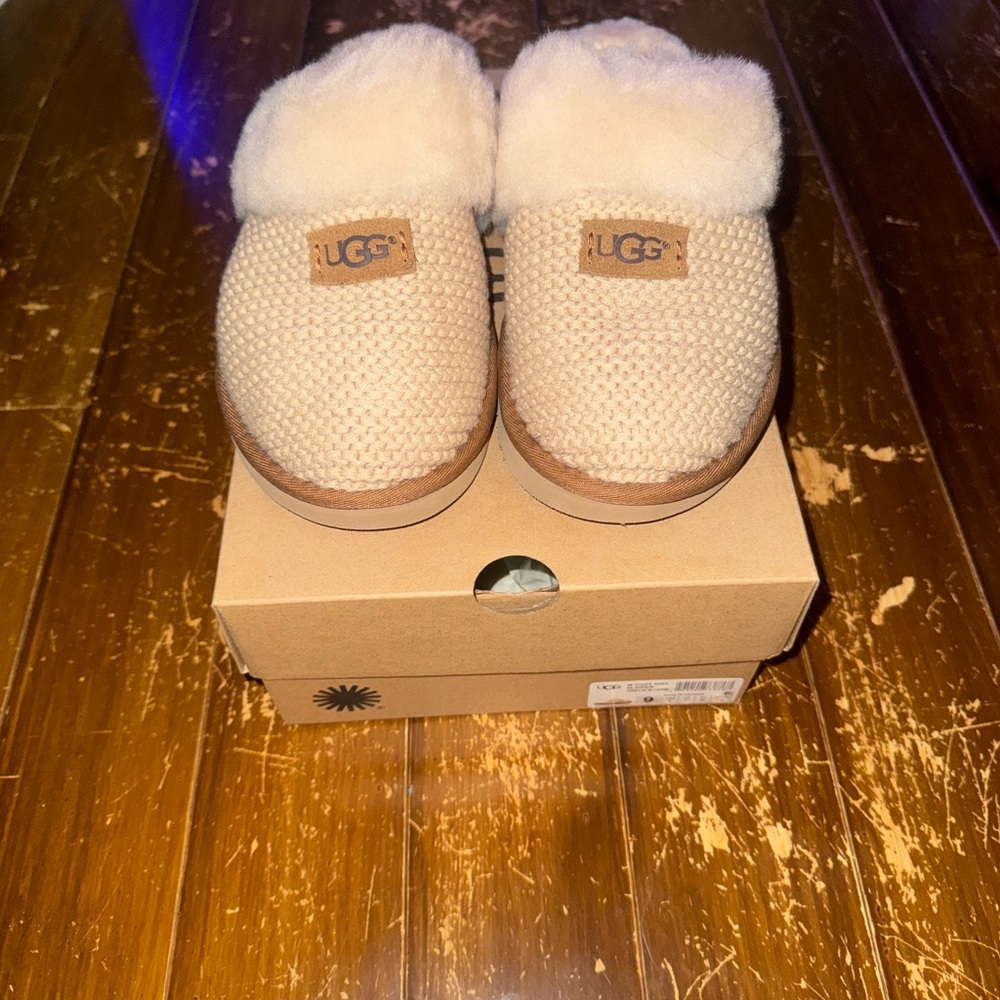 UGG Cozy Knit Slippers in Cream-new in box Size 9 womens